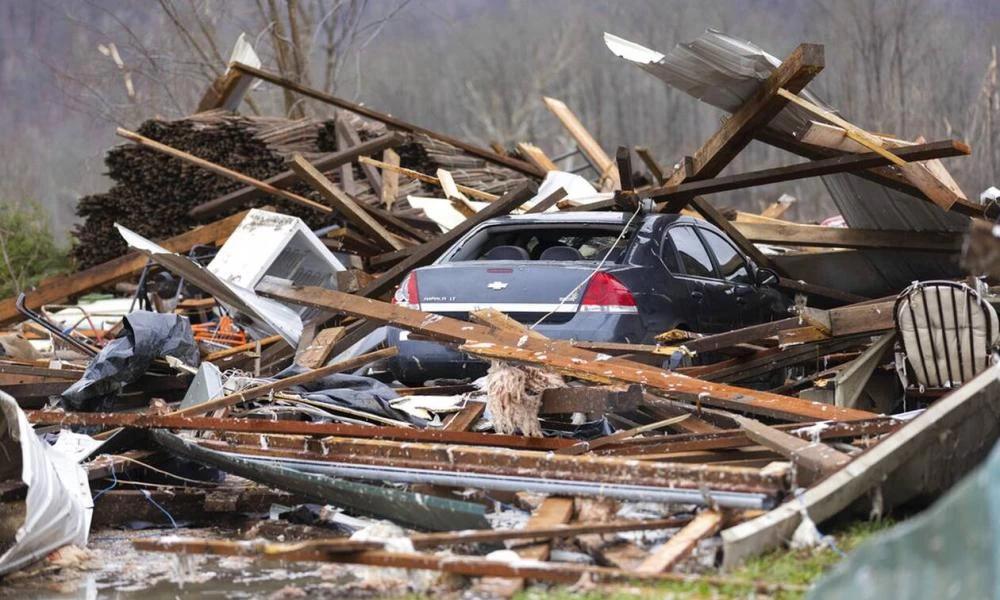 ΗΠΑ: Φόβοι για πάνω από 70 νεκρούς λόγω των ανεμοστρόβιλων